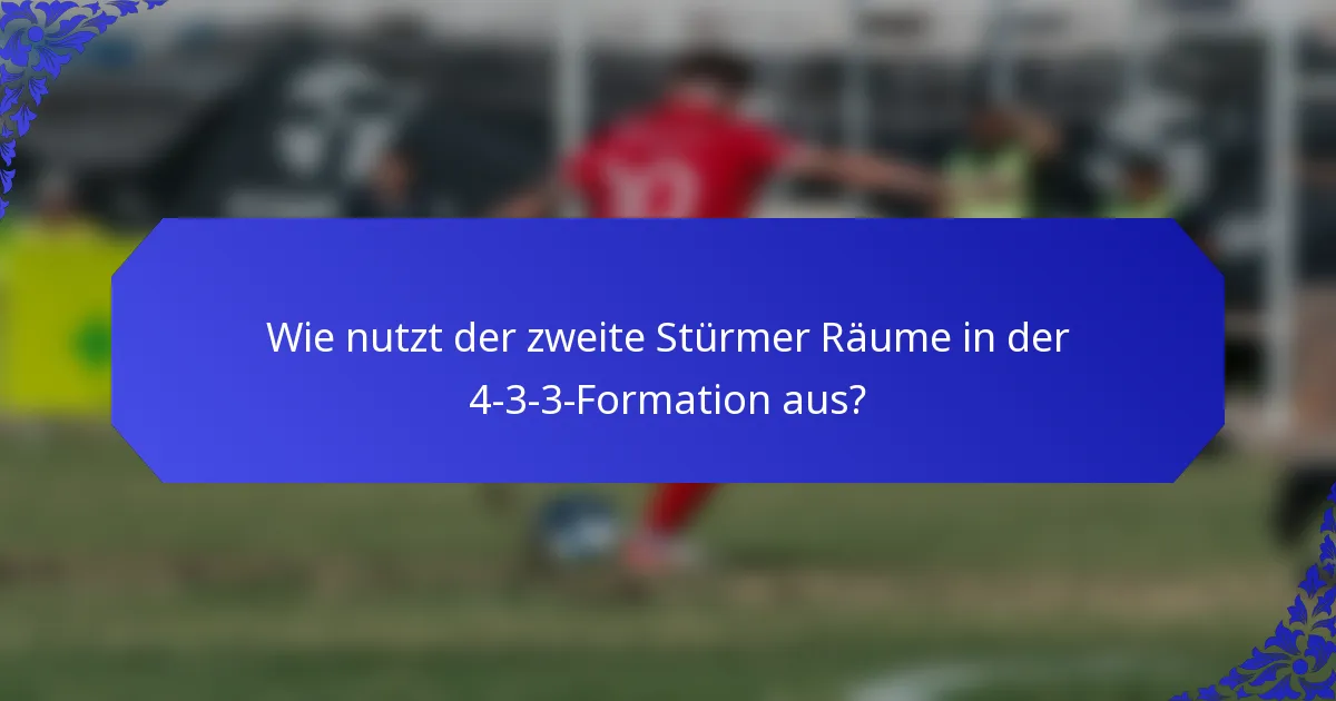 Wie nutzt der zweite Stürmer Räume in der 4-3-3-Formation aus?