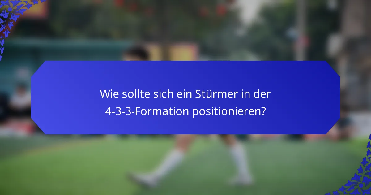 Wie sollte sich ein Stürmer in der 4-3-3-Formation positionieren?