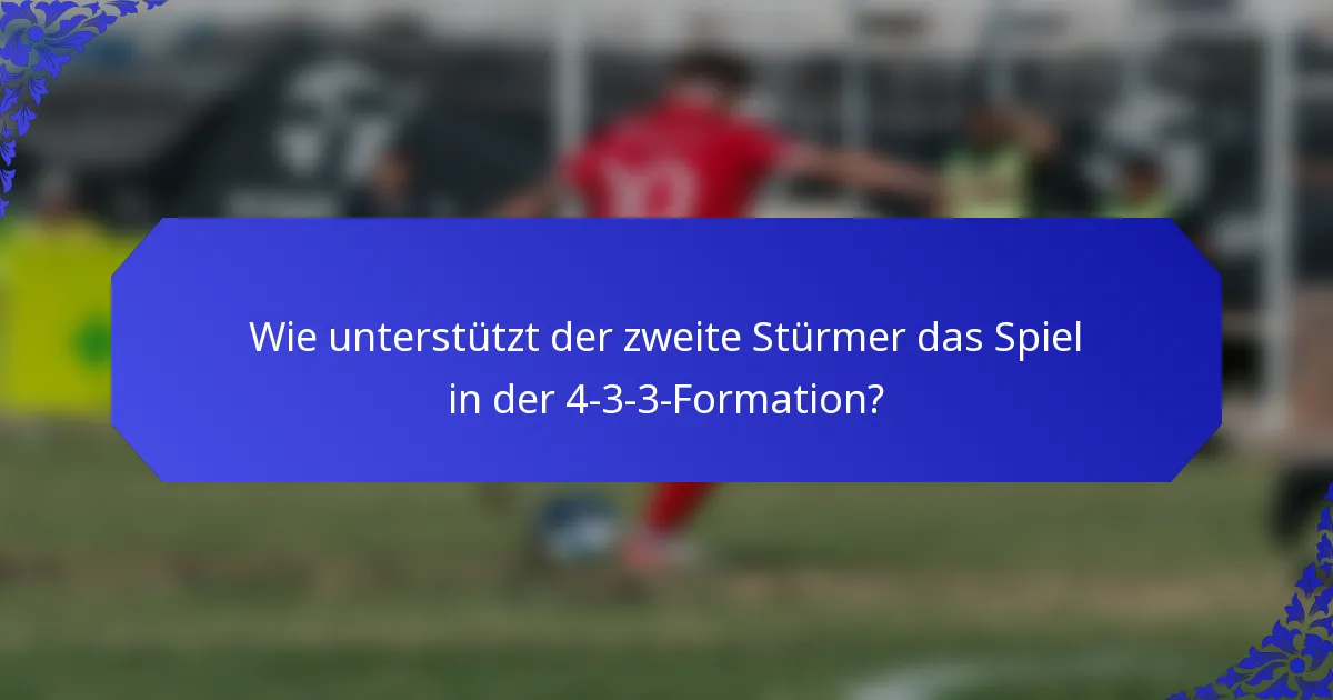 Wie unterstützt der zweite Stürmer das Spiel in der 4-3-3-Formation?